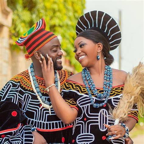 Toghu camerounais broderies traditionnelles