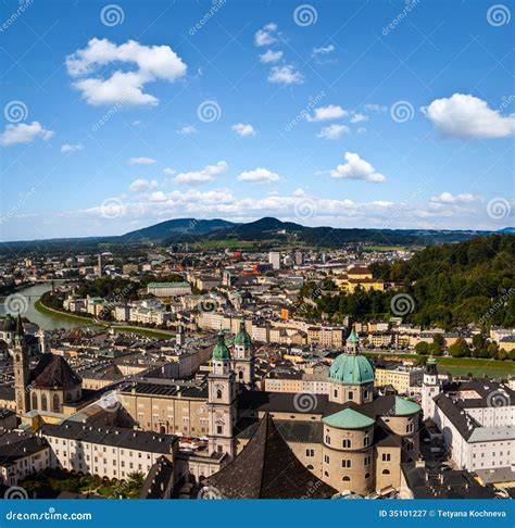 Salzbourg panorama Alpes architecture baroque