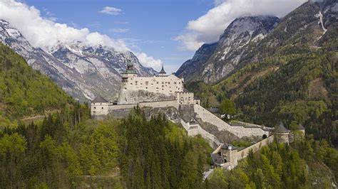Château Hohenwerfen vallée alpine