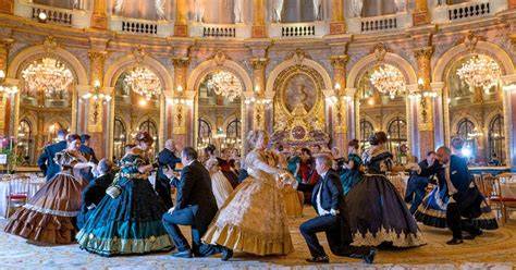 Polonaise dans un bal parisien