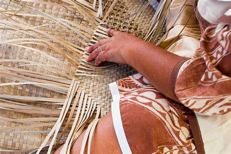 Atelier de tressage polynésien à Moorea