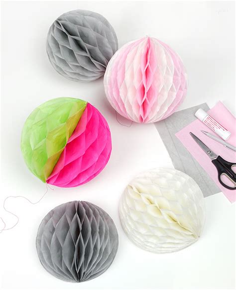 Pompons alvéolés multicolores en papier