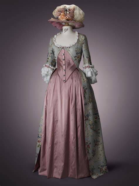 Costumes historiques du XVIIIe siècle