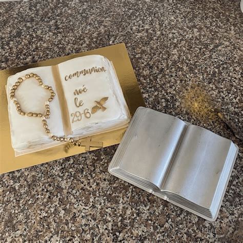Gâteau livre ouvert pour communion
