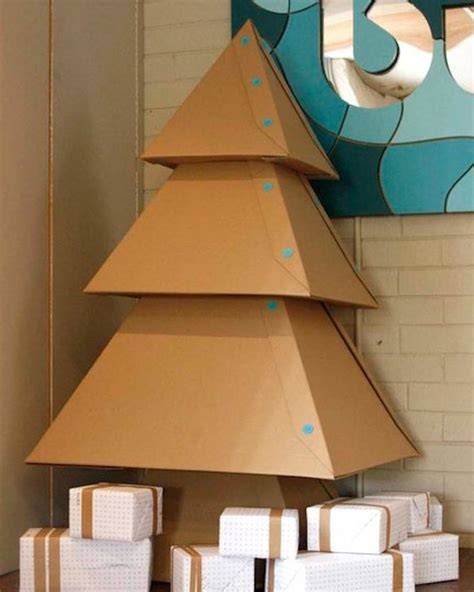 Schéma de montage sapin carton triangulaire