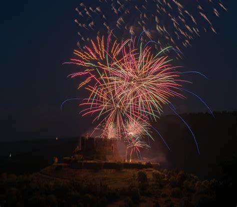 feu d'artifice Murol château médiéval