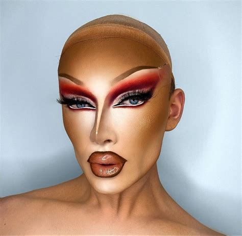 Maquillage drag queen scène parisienne
