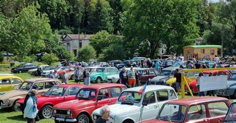 Rassemblement voitures anciennes berges du Lot