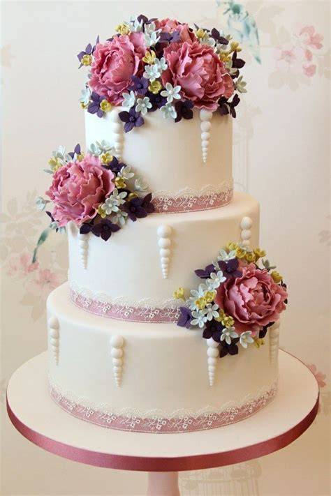 Wedding cake personnalisé avec décoration florale