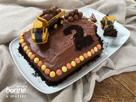 Gâteau chantier avec pelleteuse