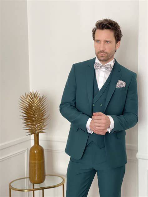 large choix de costumes et accessoires