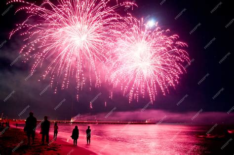 Feu d’artifice au-dessus de la mer