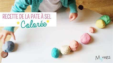 enfant modelant pâte à sel colorée
