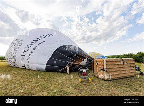 Gonflage enveloppe montgolfière préparation