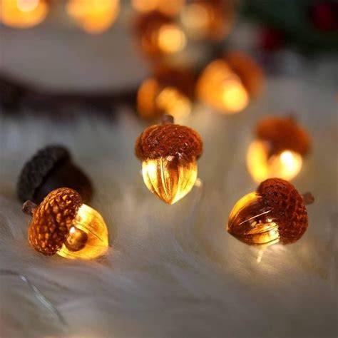 Guirlande lumineuse décorée de glands