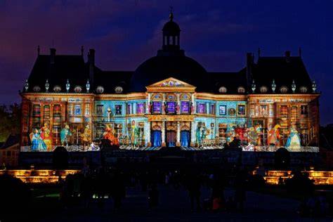 façade de Vaux-le-Vicomte illuminée