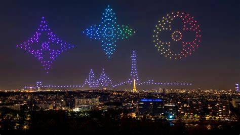 drones lumineux écrivant devise Paris
