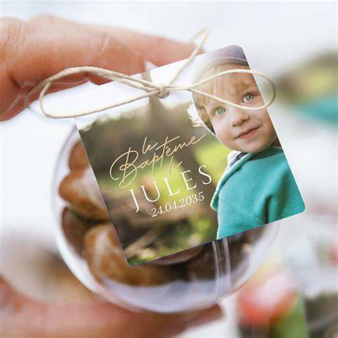 Pose étiquette transparente sur boîte dragées