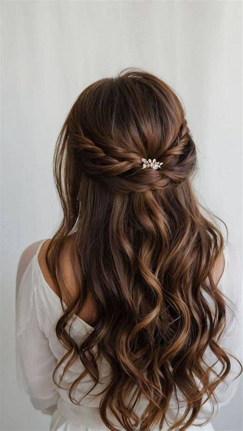 Demi-attache mariée tresse cheveux ondulés