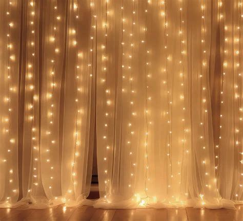 Rideau LED blanc chaud dans salon