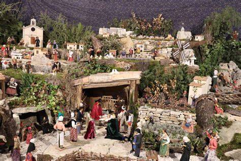 crèche provençale en relief santons