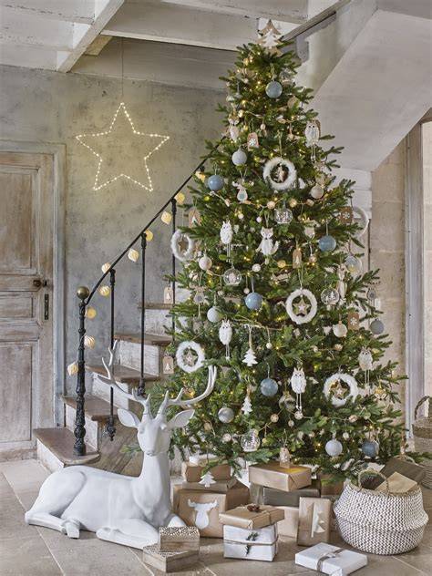 Sapin blanc et vert décoré de Noël