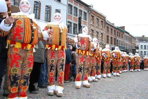 Gilles du Carnaval de Binche en costume