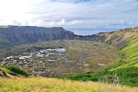 Volcan Rano Kau et cratère