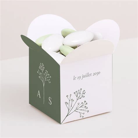 Sticker personnalisé sur boîte à dragées