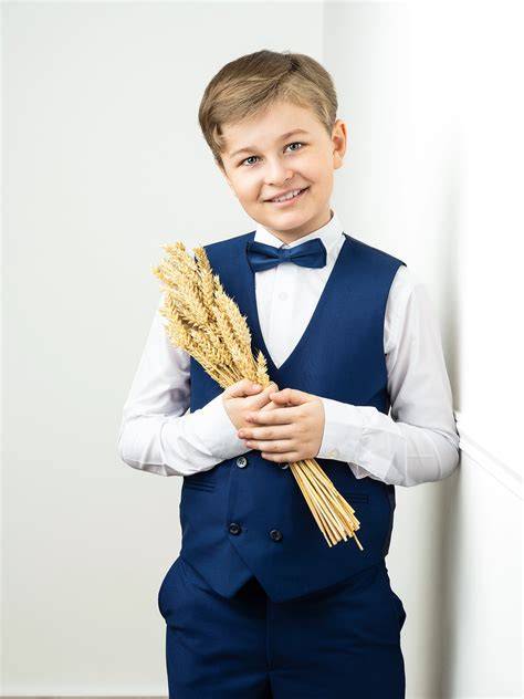 Fratrie en tenue de communion portrait extérieur