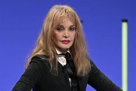 Prestation Arielle Dombasle Hôtel de Ville