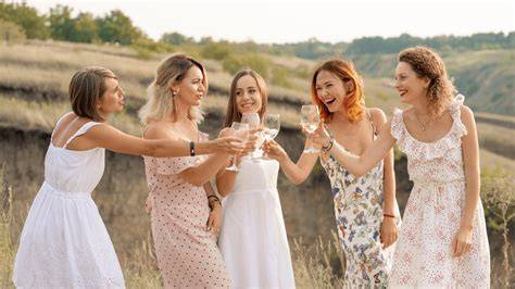 EVJF entre amies dans un domaine avec piscine