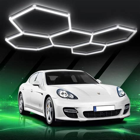 Éclairage LED hexagonal pour garage automobile