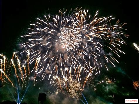 Feu d’artifice au-dessus de la baie de Sainte-Maxime