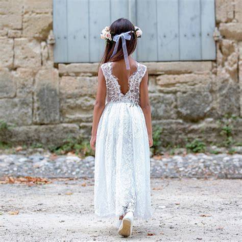 robes de cérémonie fille motifs et dentelle