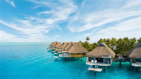 Couple en bungalow sur pilotis Bora Bora