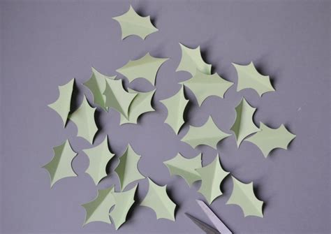 Feuilles de houx en papier vert