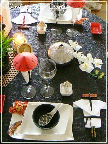 table Nouvel An chinois serviettes rouges dorées