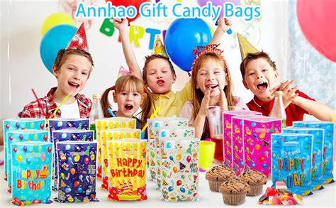 table anniversaire enfants sachets cadeaux colorés