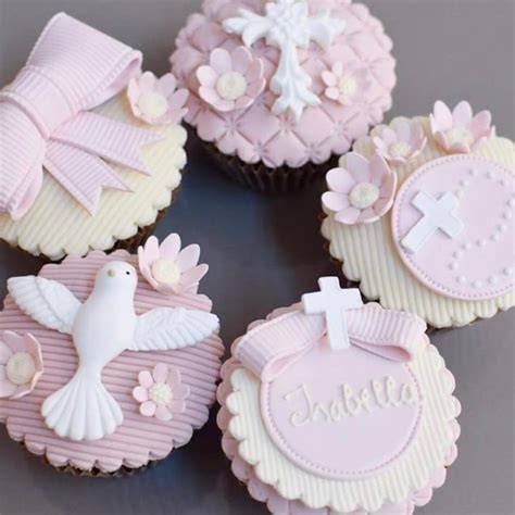 Buffet de cupcakes décorés pour baptême