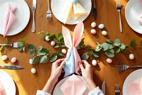 Table de Pâques avec serviettes lapin