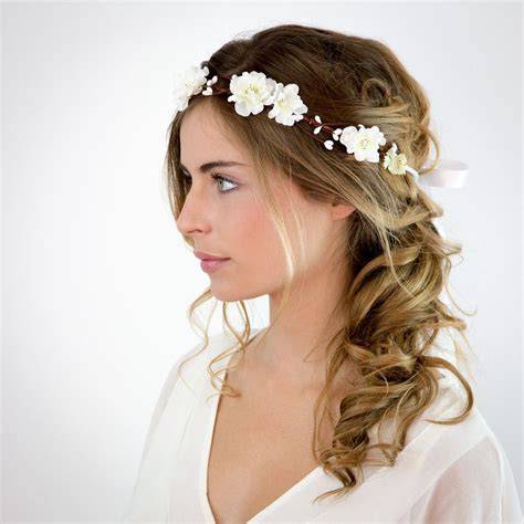 Couronne de fleurs sur coiffure mariage