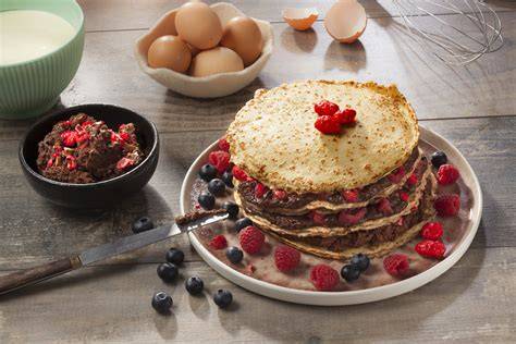 Gâteau de crêpes chocolat fruits rouges