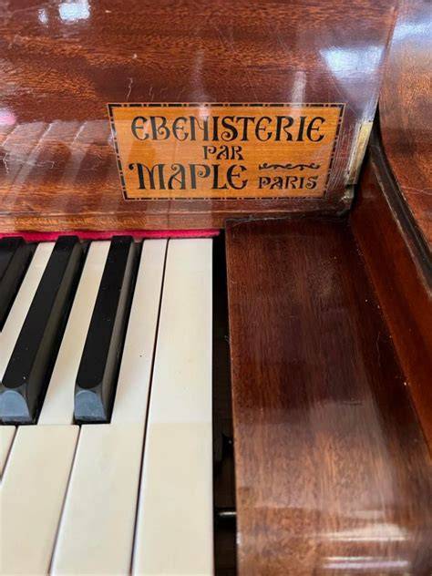 collection de pianos miniatures décoratifs