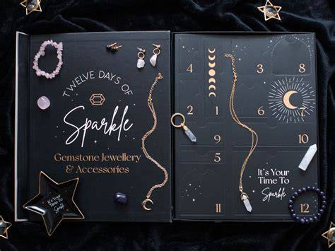 Calendrier noir de bijoux avec 24 cases