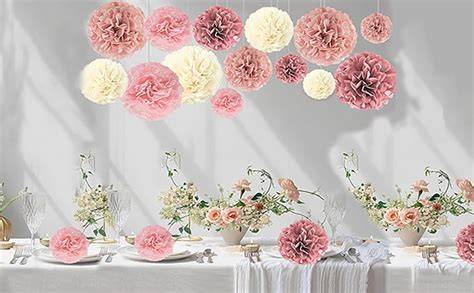 Pompons roses blancs décoration communion