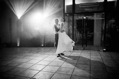 Danseurs répétant une ouverture de bal