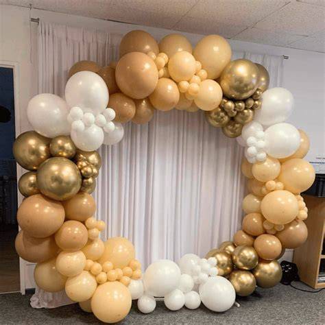 arche de ballons fixée sur cerceau