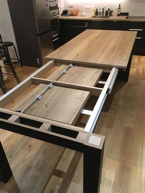Table extensible dans cuisine ouverte