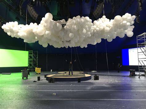 nuage costume ballons structure mousse